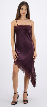 Vestido velvet asimétrico detalle encaje
