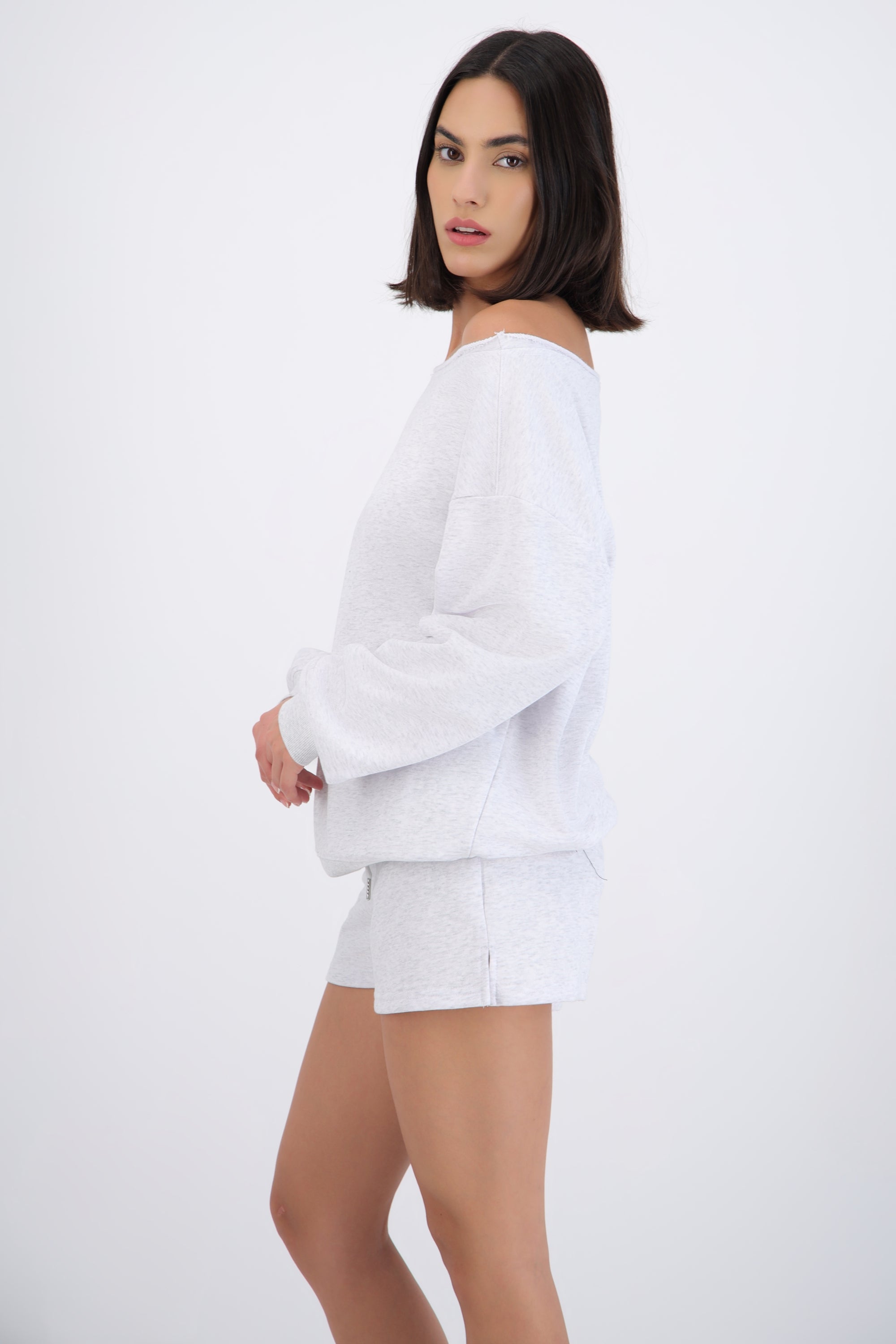 Sudadera oversized con escote barco
