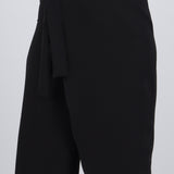Pantalón amplio detalle corte diagonal