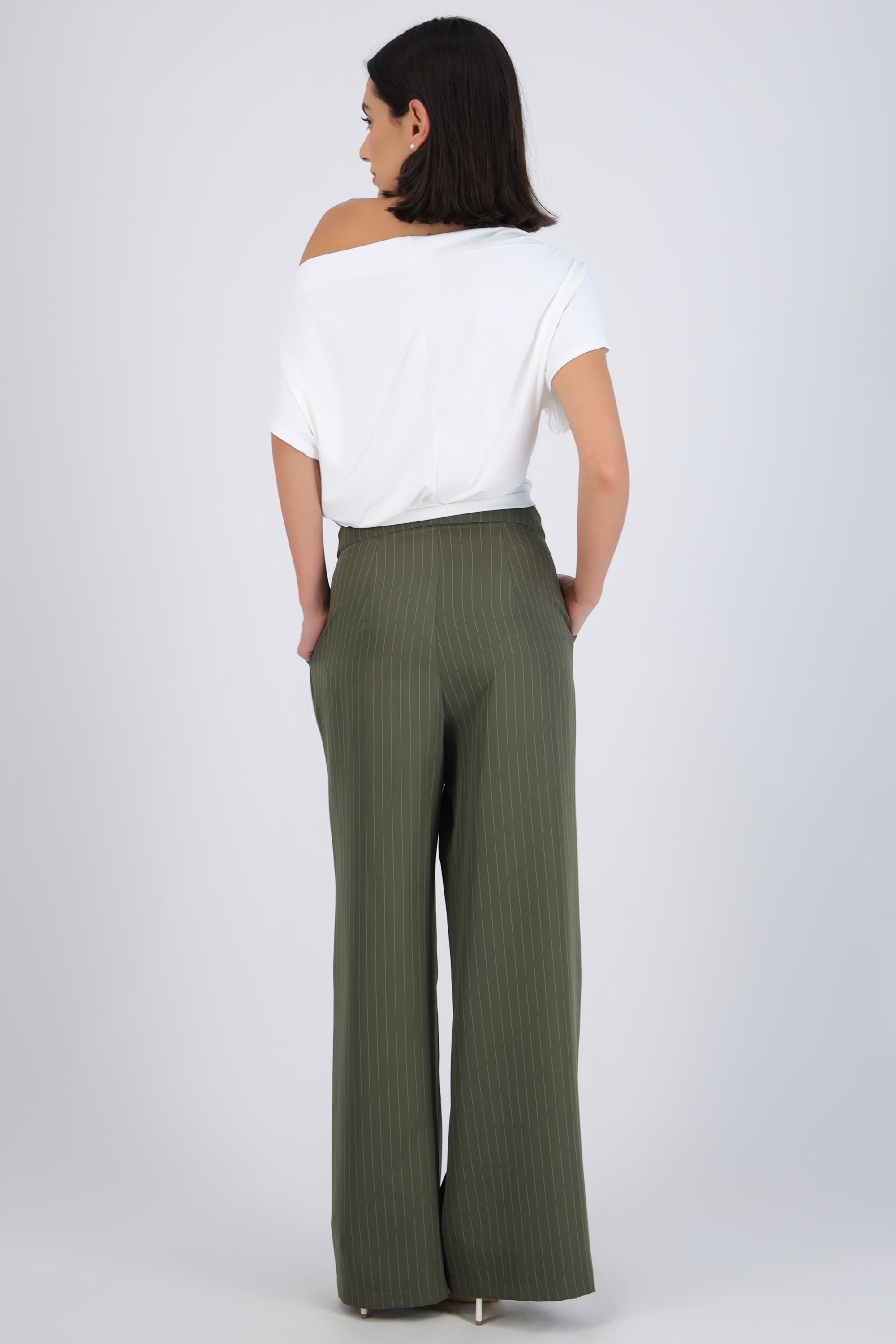 Pantalón amplio lineas sastre