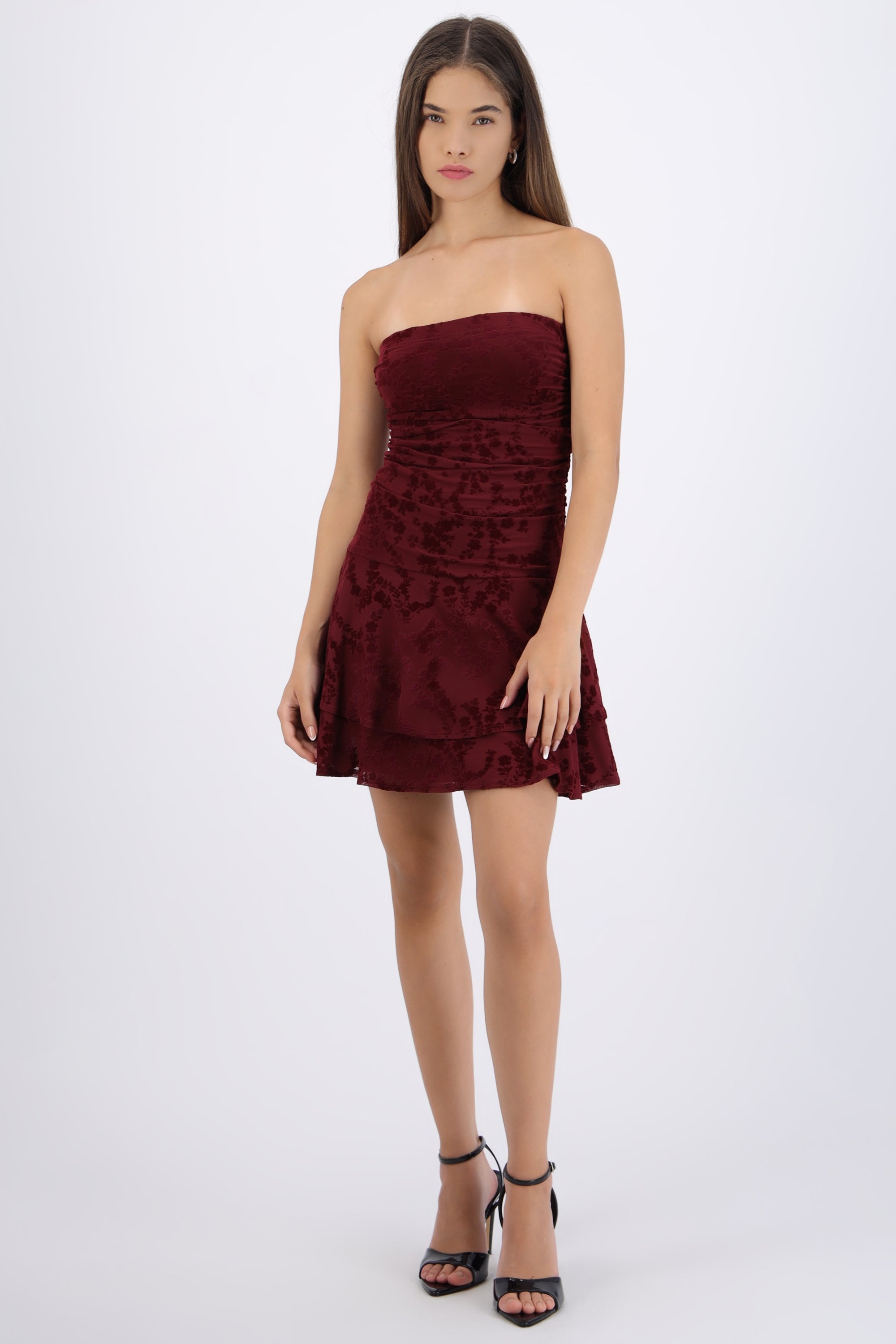 Vestido mini olanes detalle flores textura