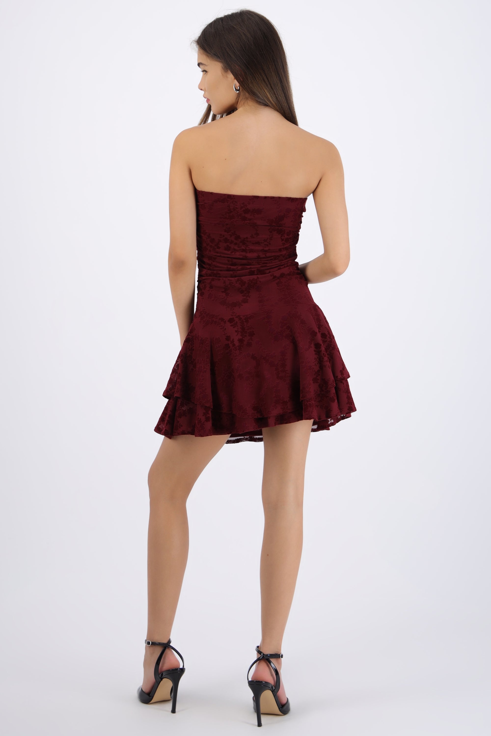 Vestido mini olanes detalle flores textura