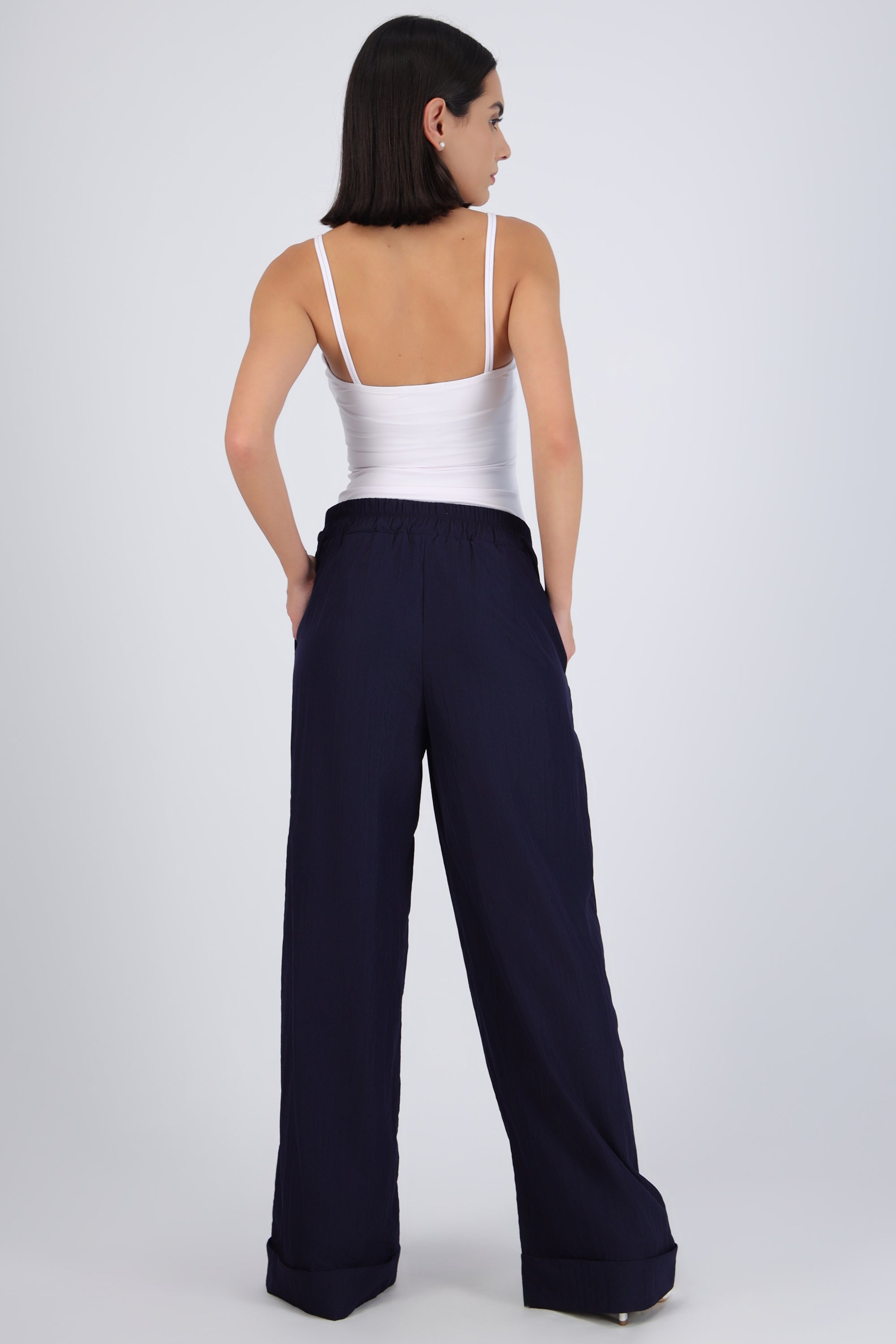 Pantalón amplio detalle pretina alta