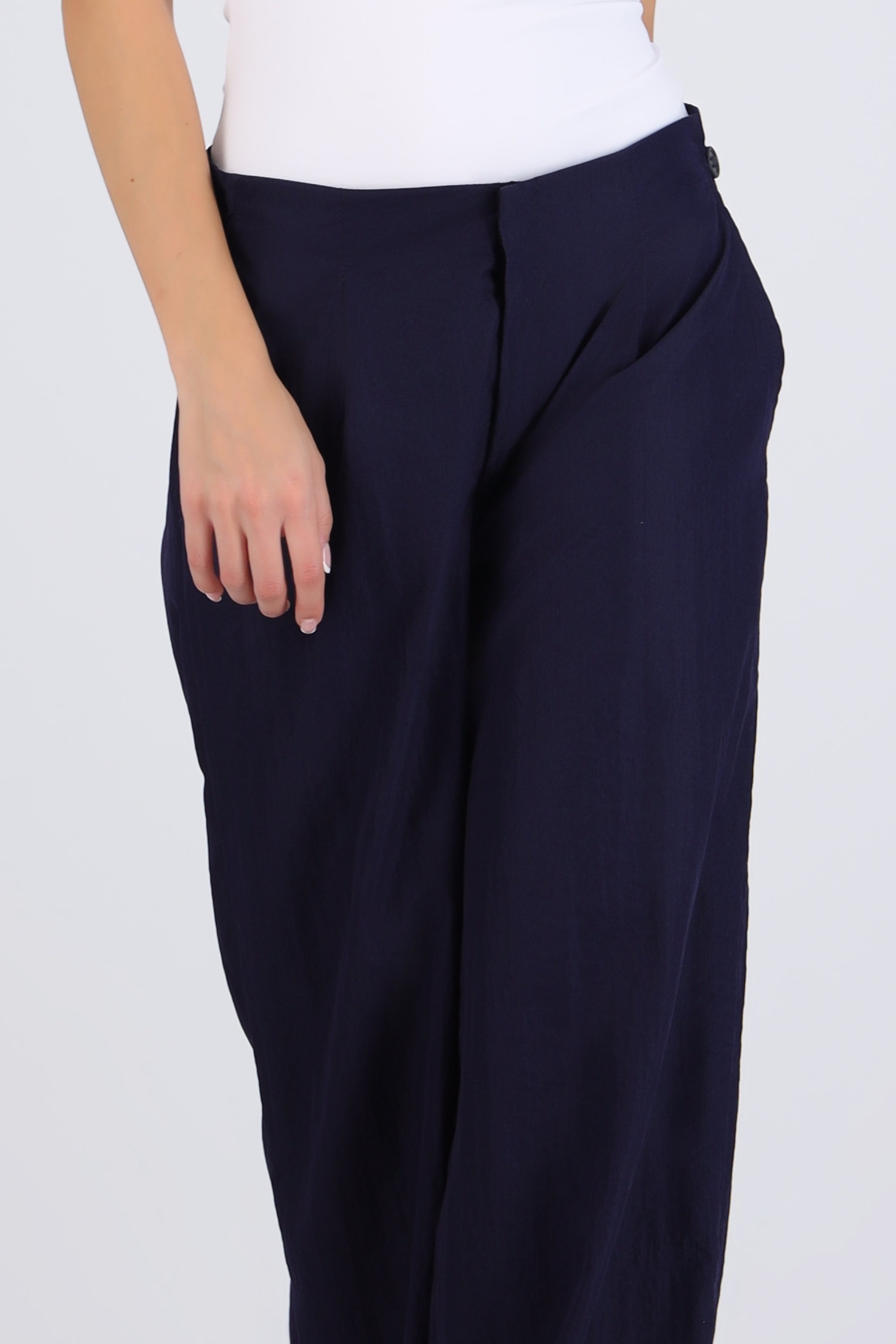 Pantalón amplio detalle pretina alta