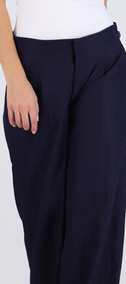 Pantalón amplio detalle pretina alta