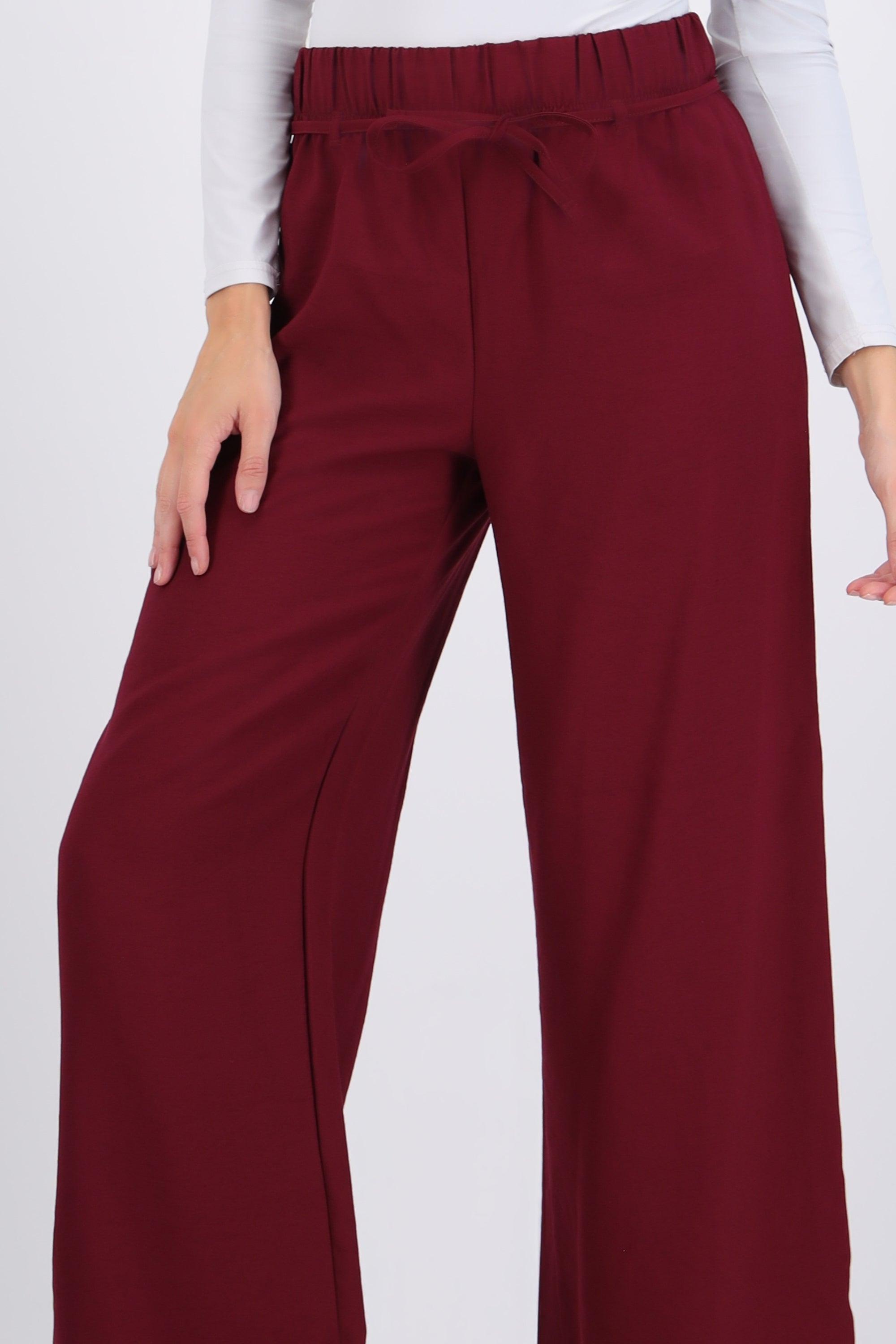Pantalón amplio detalle cinturón mini