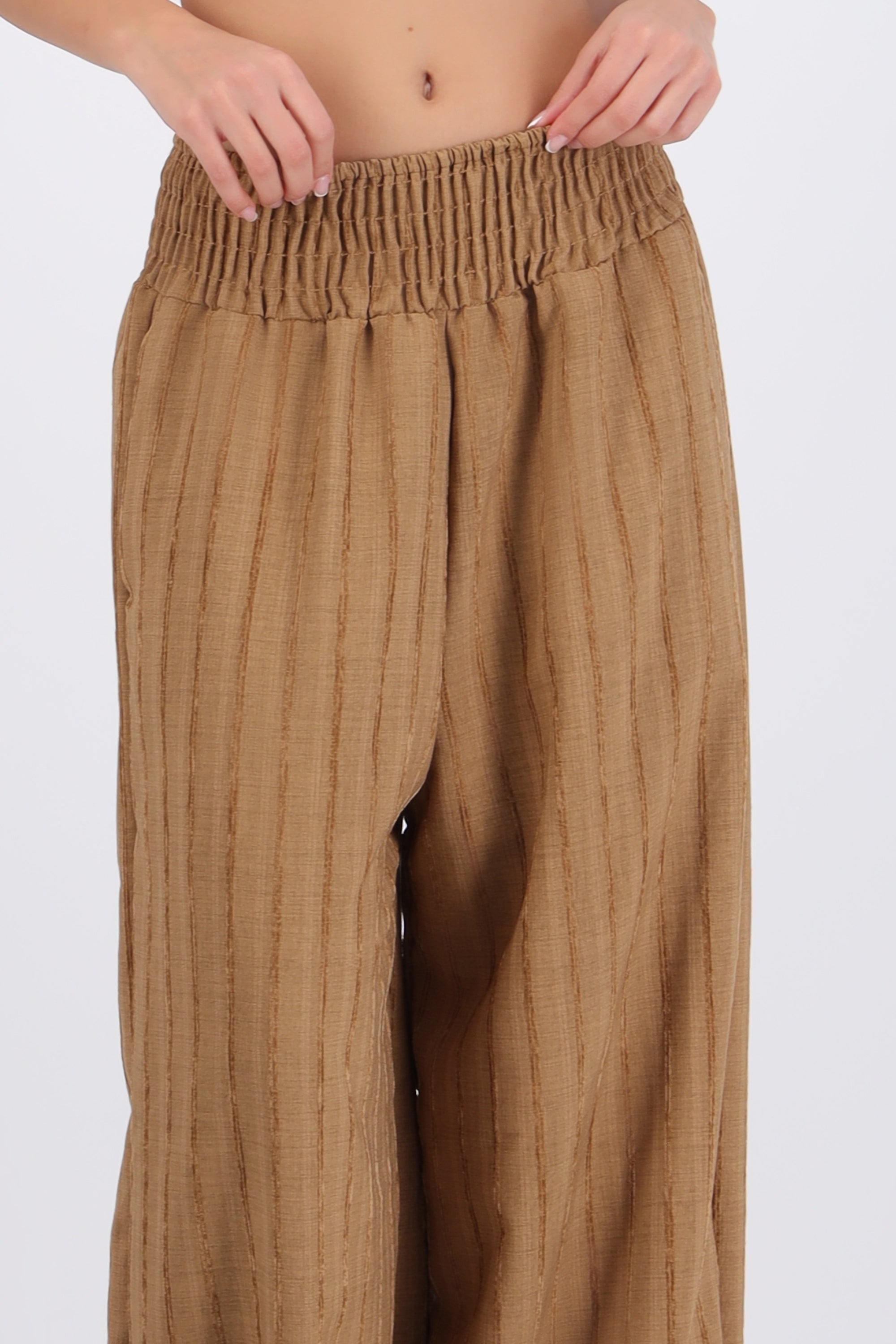 Pantalón globo detalle pretina smock