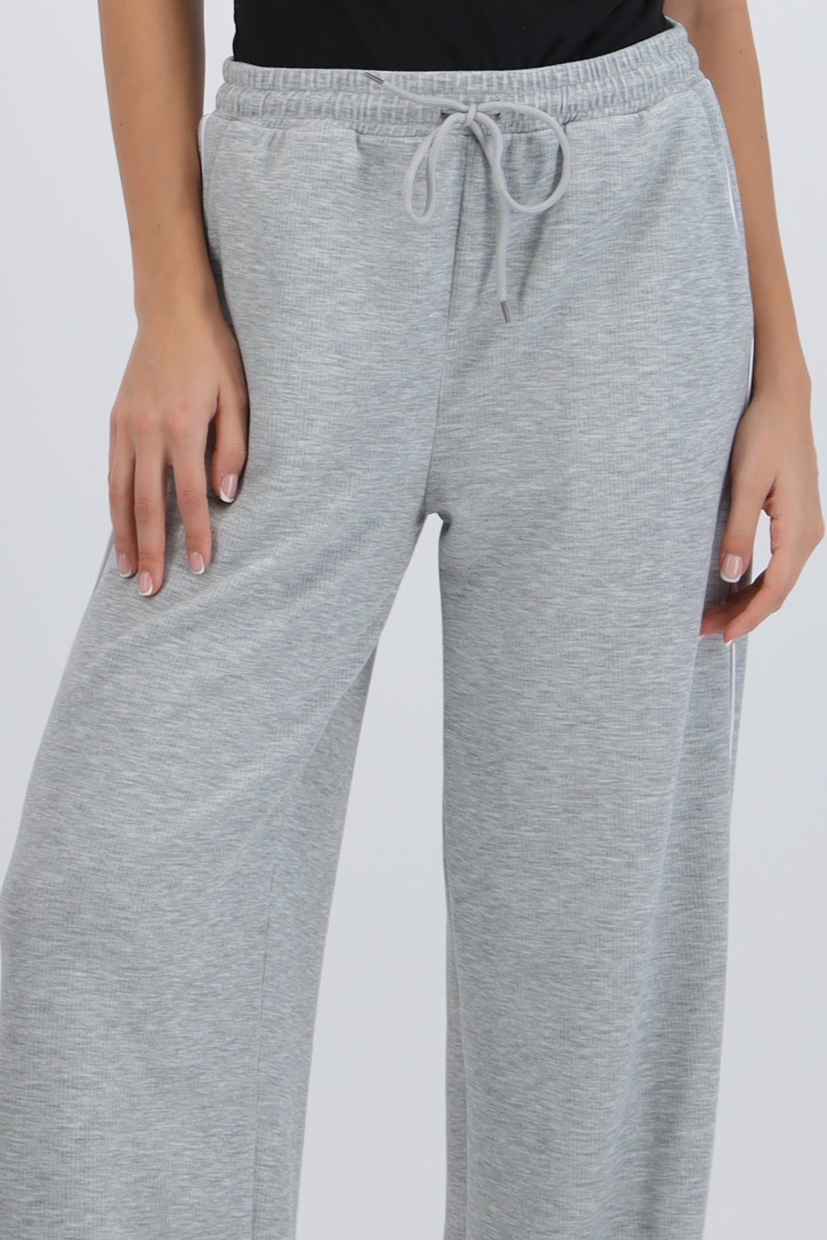 Pantalón jareta detalle raya costado GRIS CLARO