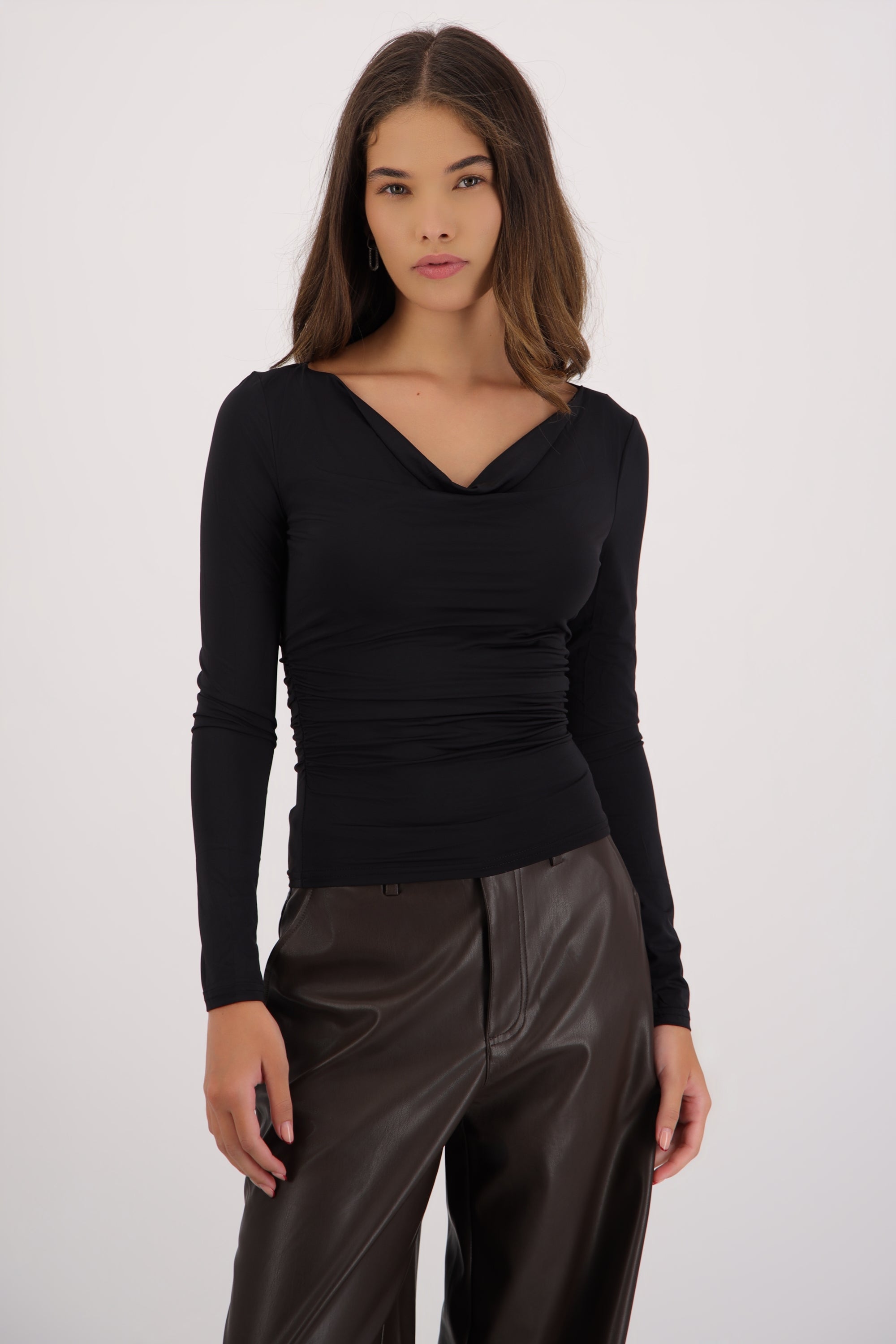Top manga larga detalle escote drapeado NEGRO