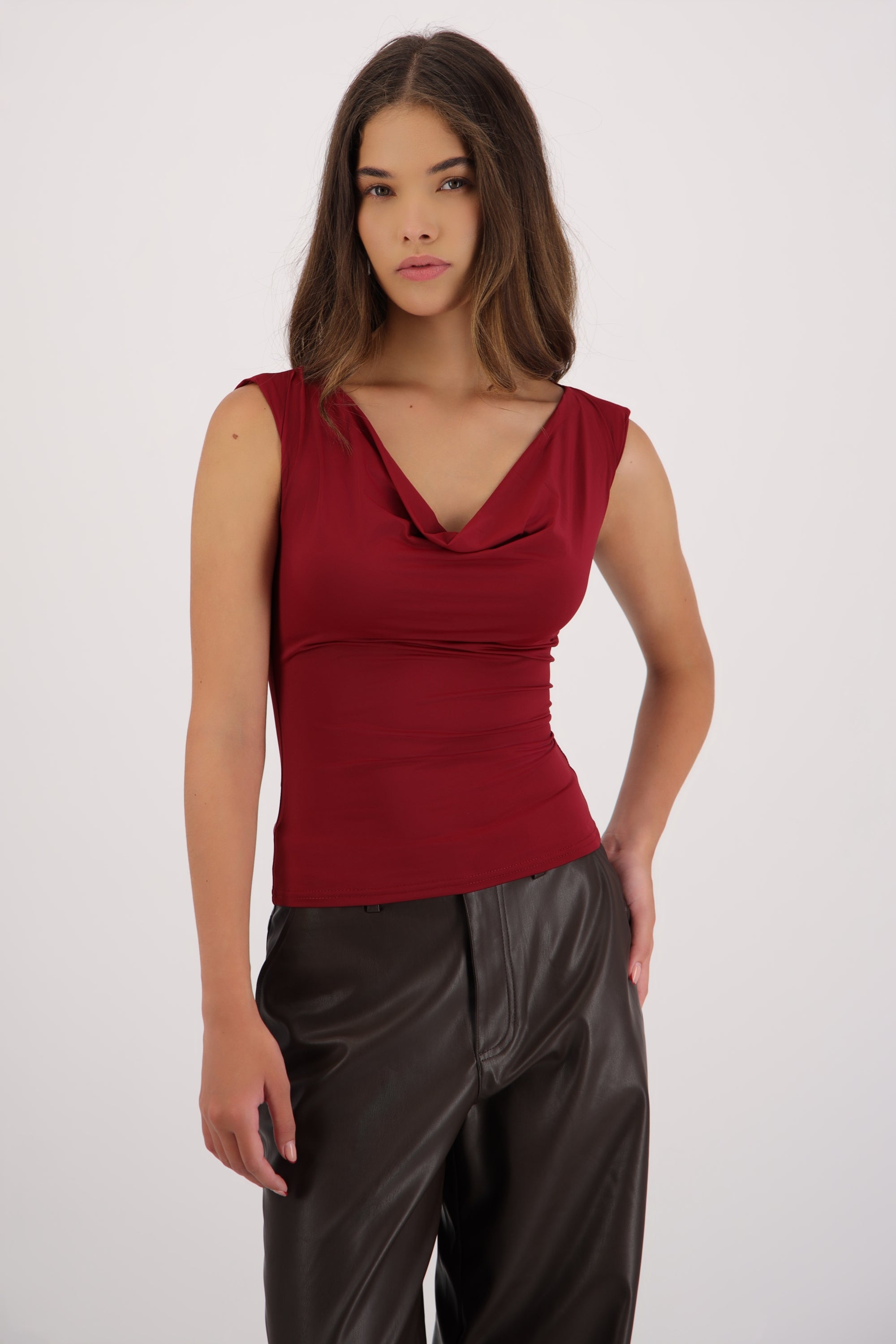 Top escote en espalda cuello cascada VINO