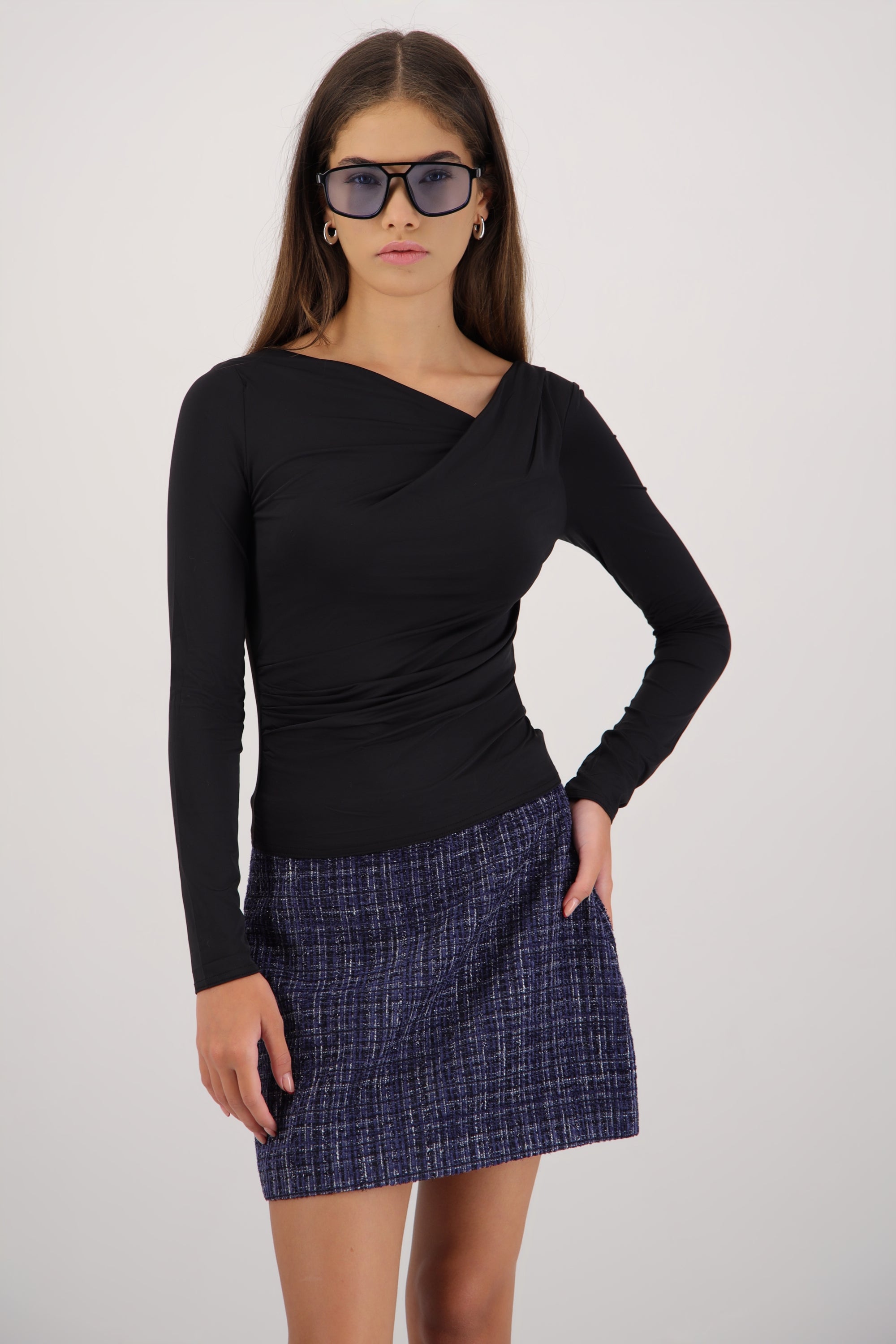 Top manga larga escote columpio NEGRO