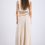 Pantalón amplio liso detalle cinturón