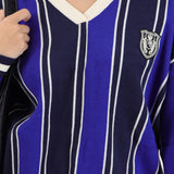 Suéter cuello polo detalle escudo