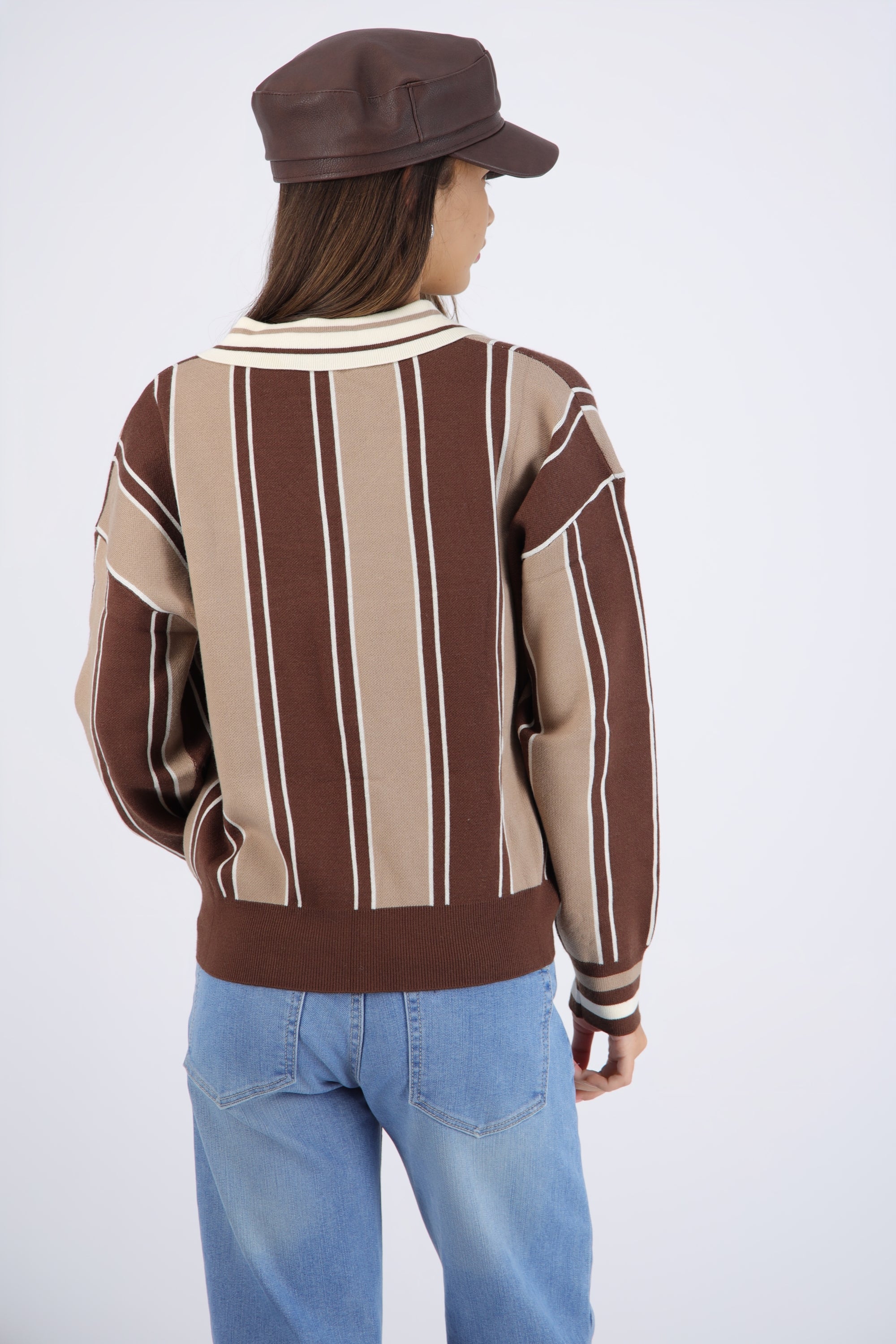 Suéter cuello polo detalle escudo CAFE COMBO