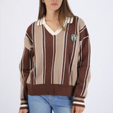 Suéter cuello polo detalle escudo