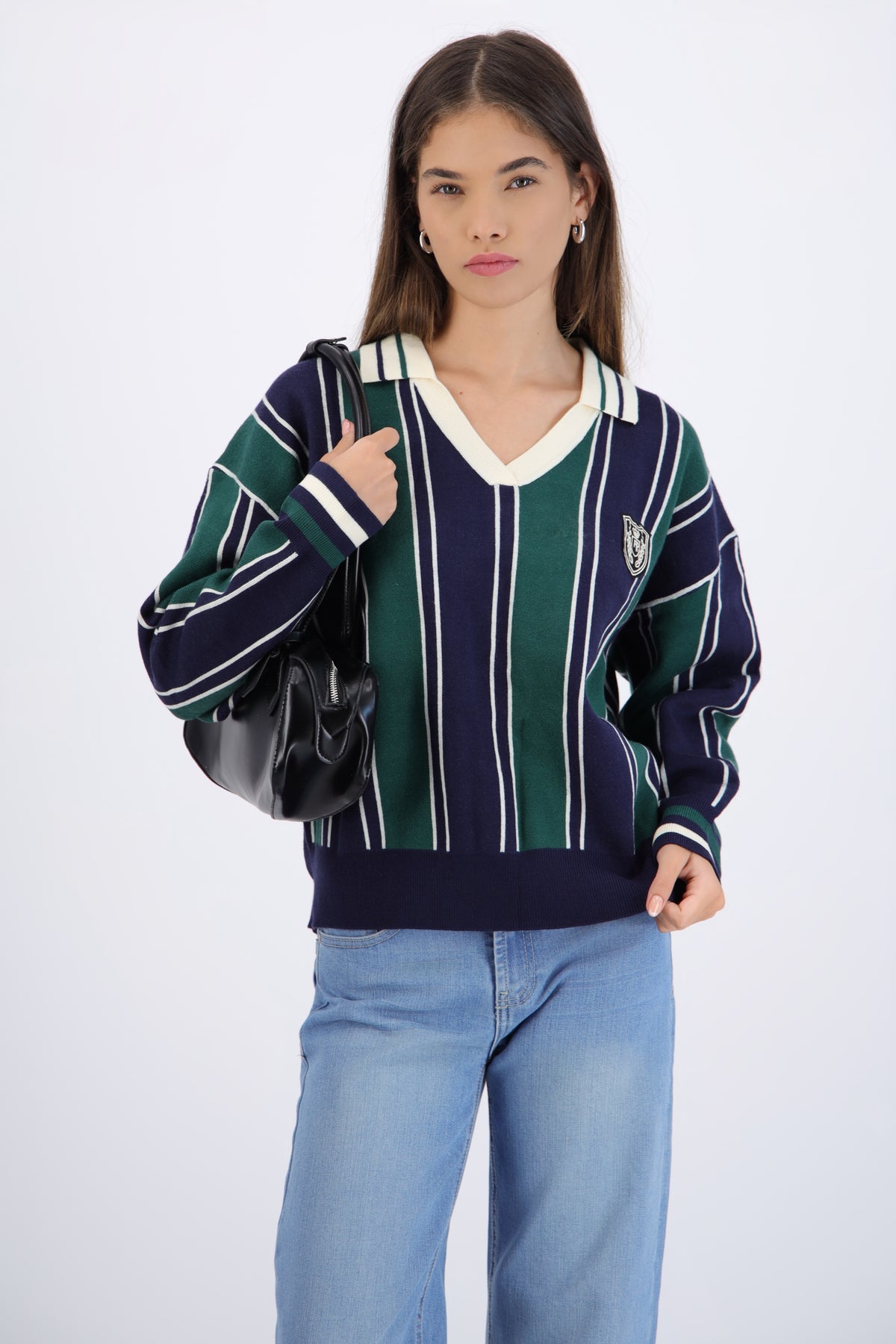 Suéter cuello polo detalle escudo VERDE COMBO