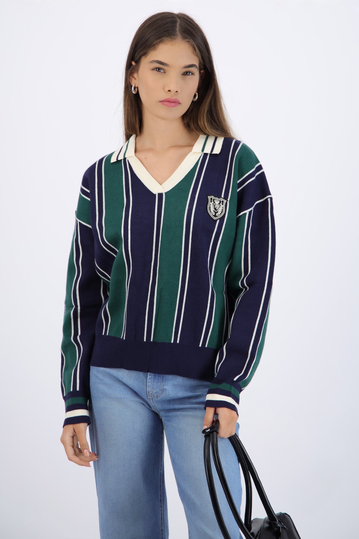 Suéter cuello polo detalle escudo VERDE COMBO