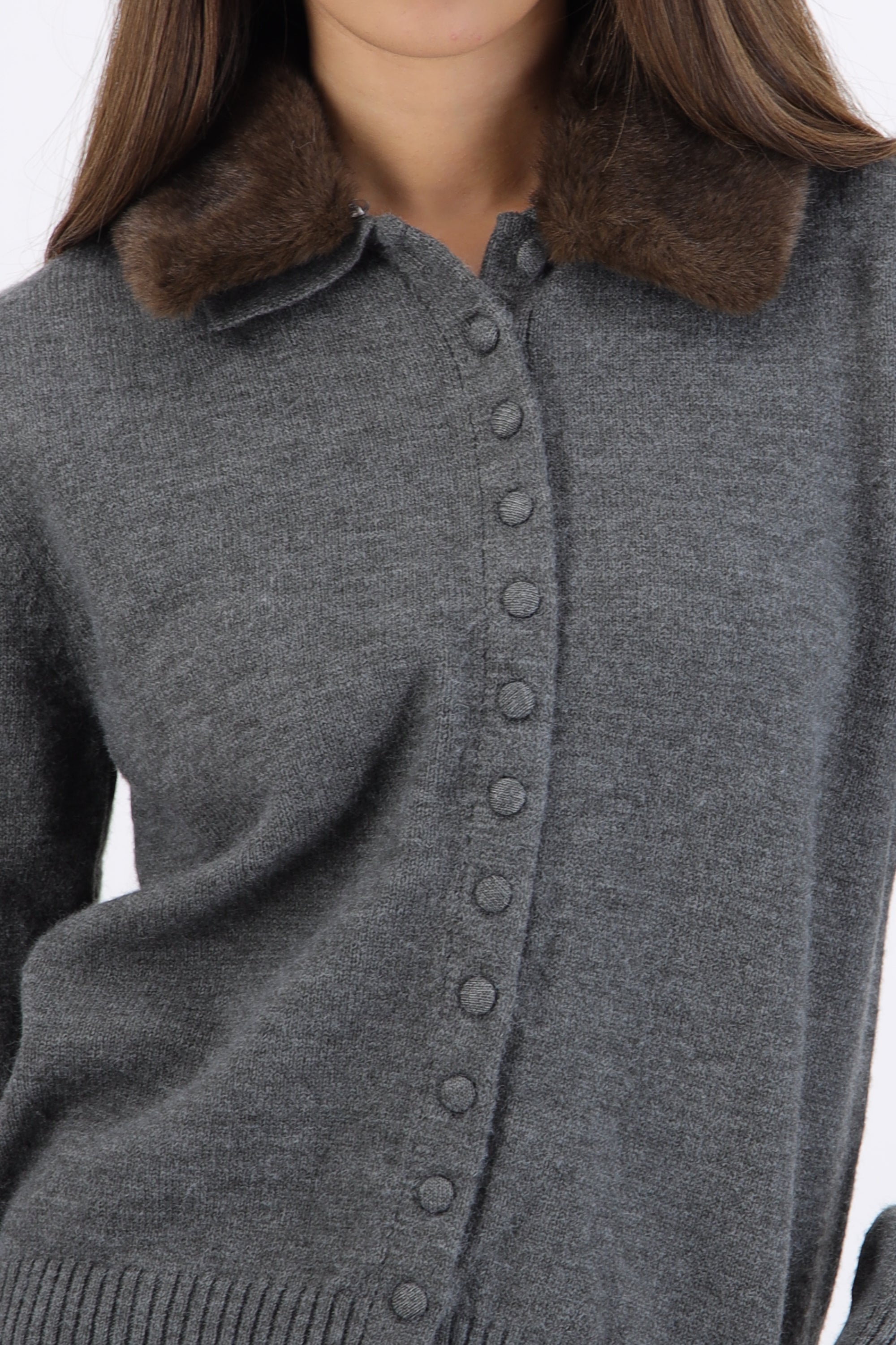 Cárdigan botones cuello fur GRIS