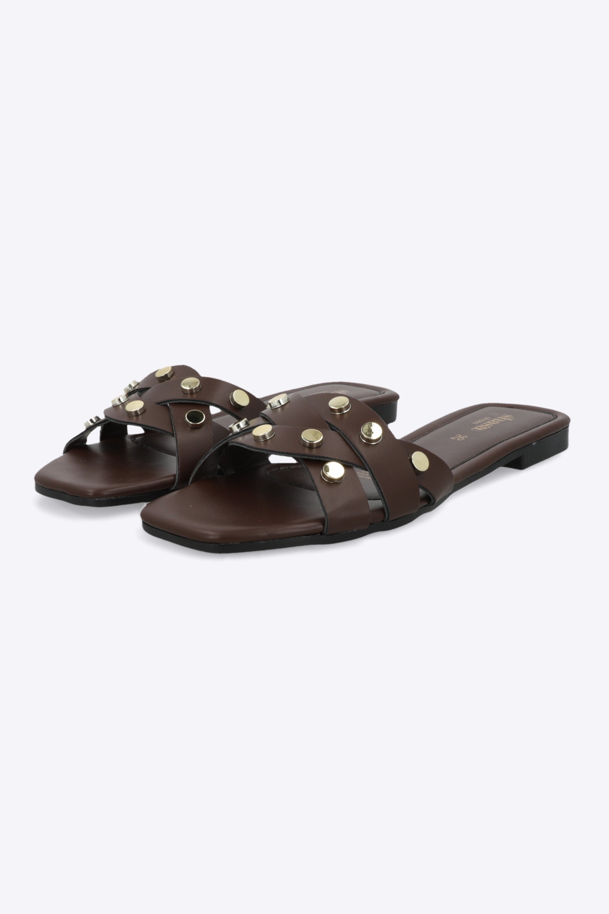 Sandalia tiras cruzadas studs