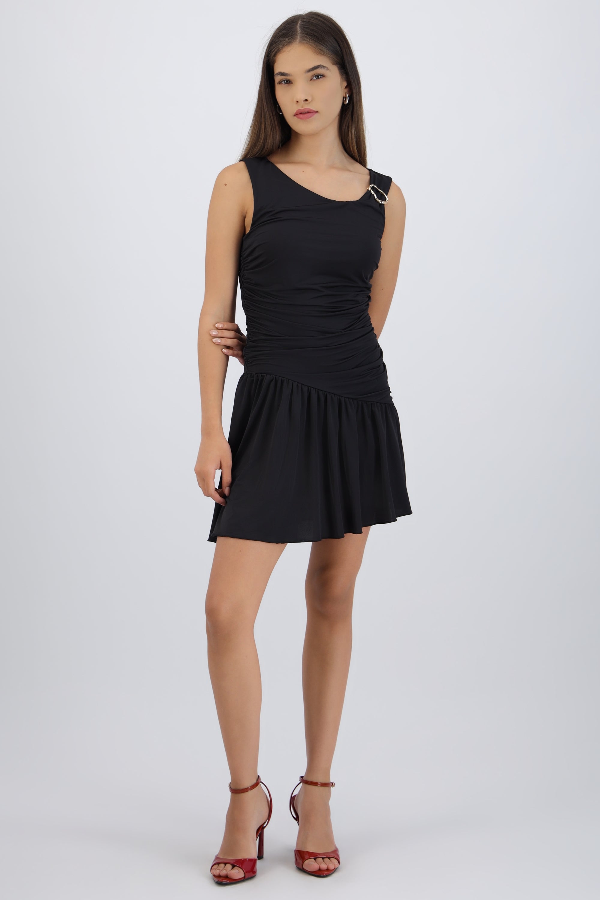 Vestido mini drapeado detalle herraje NEGRO