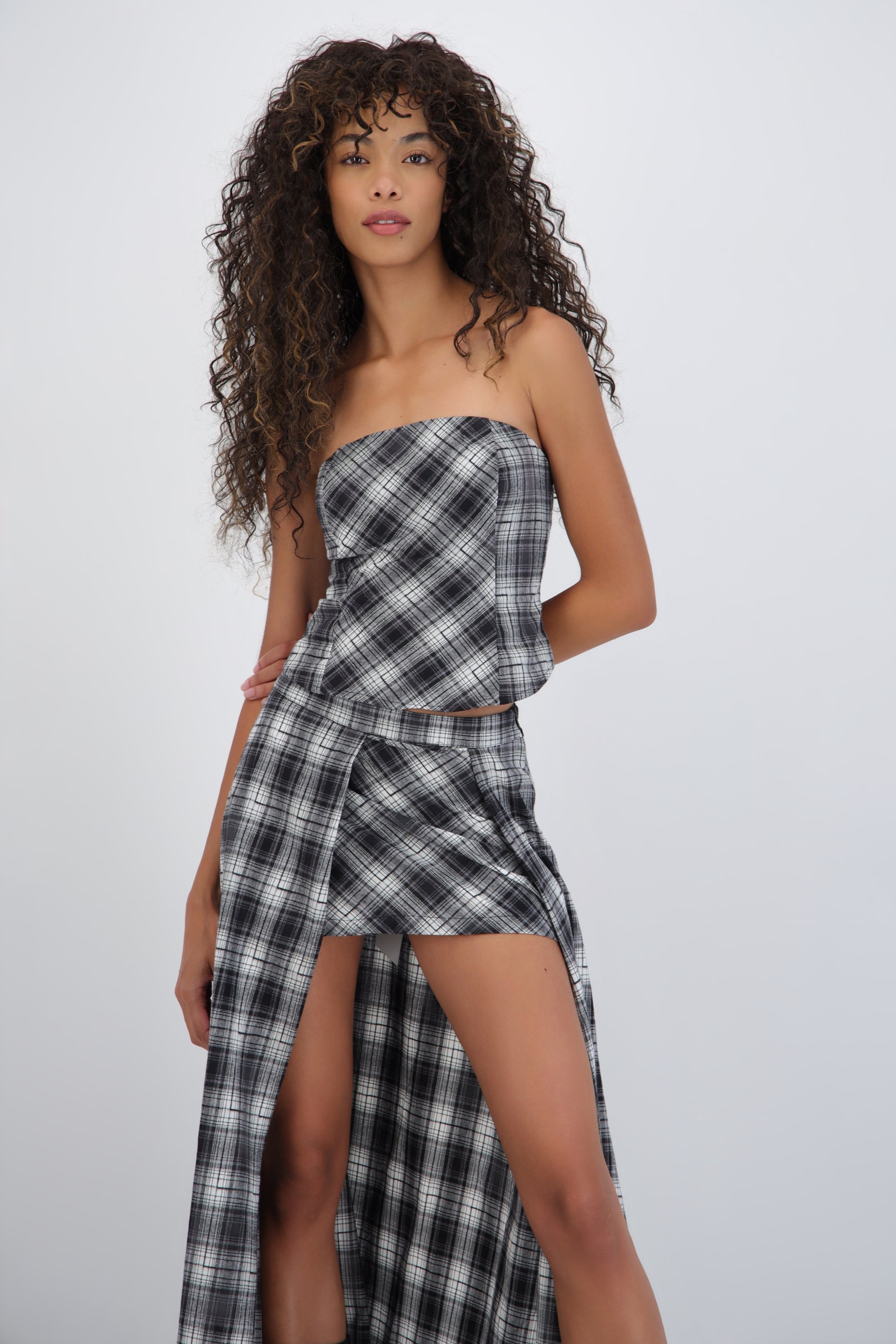 Top strapless cuadros detalle amarre
