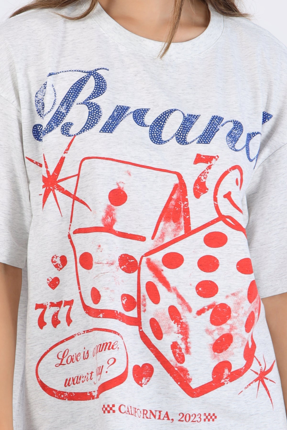 Playera oversized estampado lucky number GRIS