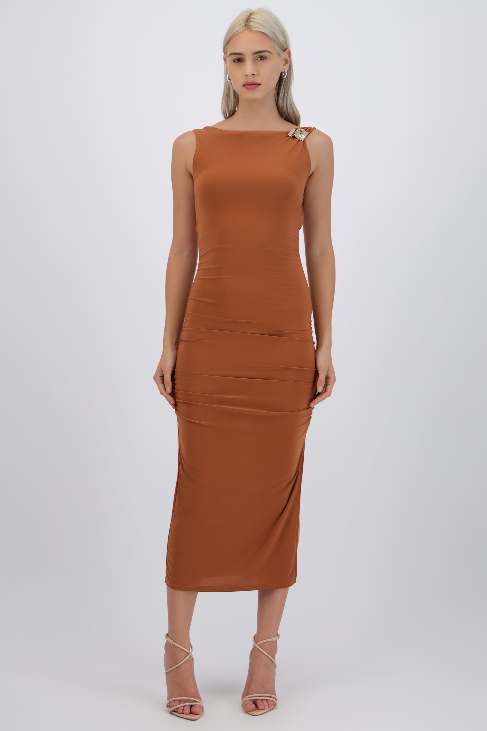 Vestido maxi detalle fruncido lateral