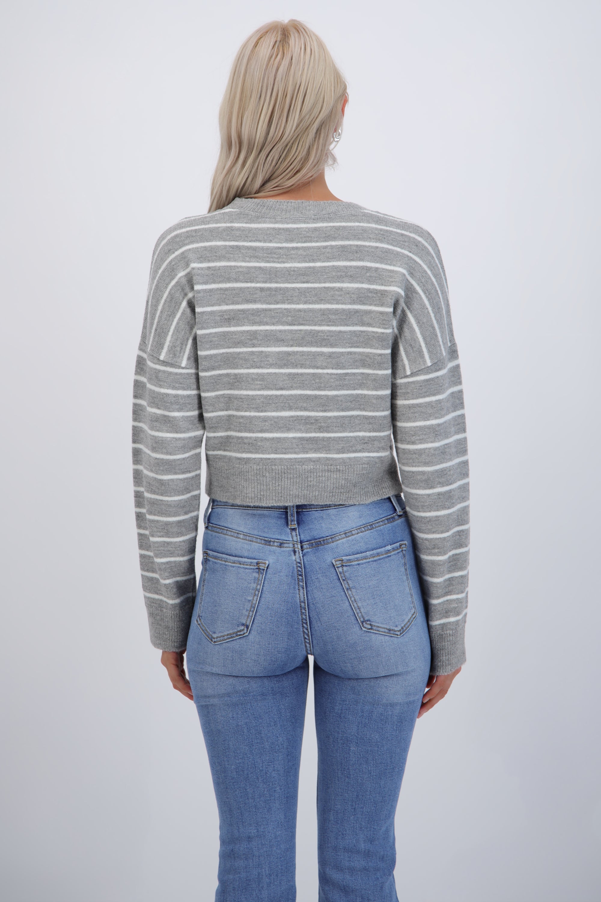Suéter crop rayas suave GRIS CLARO