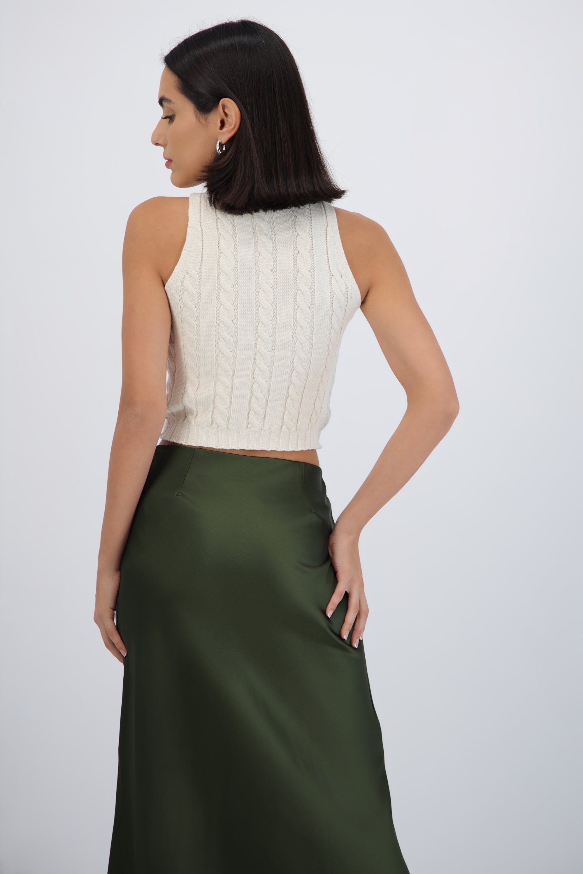 Chaleco trenzado cuello alto CREMA