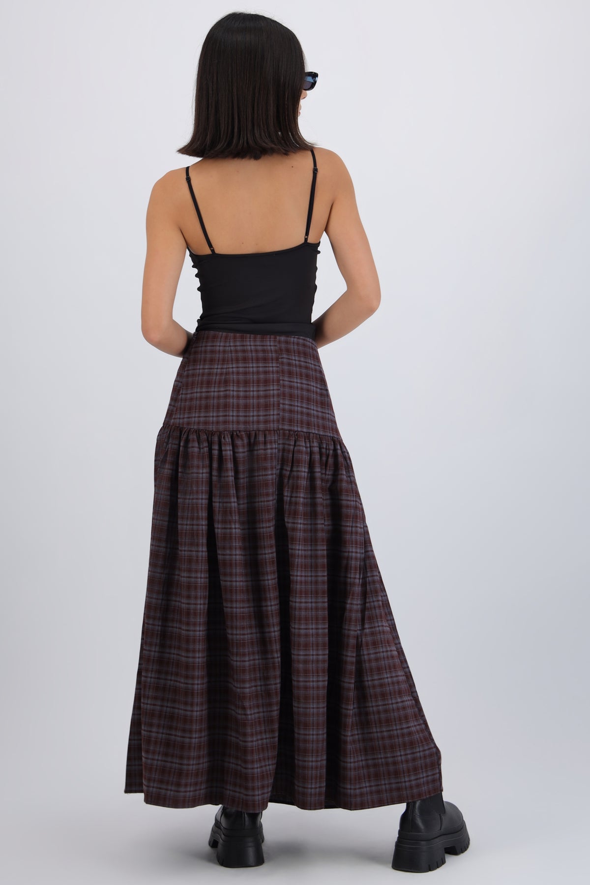 Falda maxi cuadros detalle corte VINO