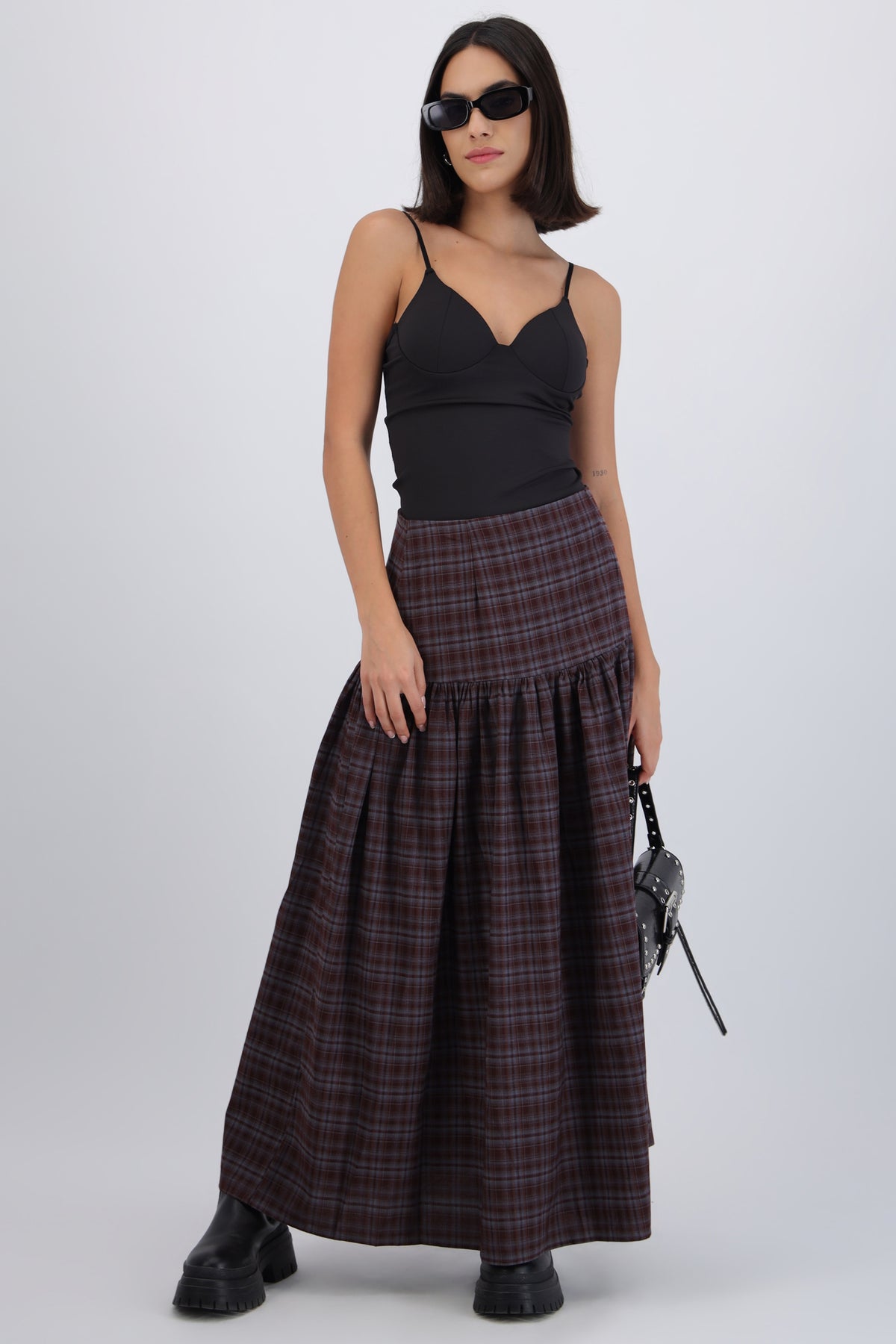 Falda maxi cuadros detalle corte VINO