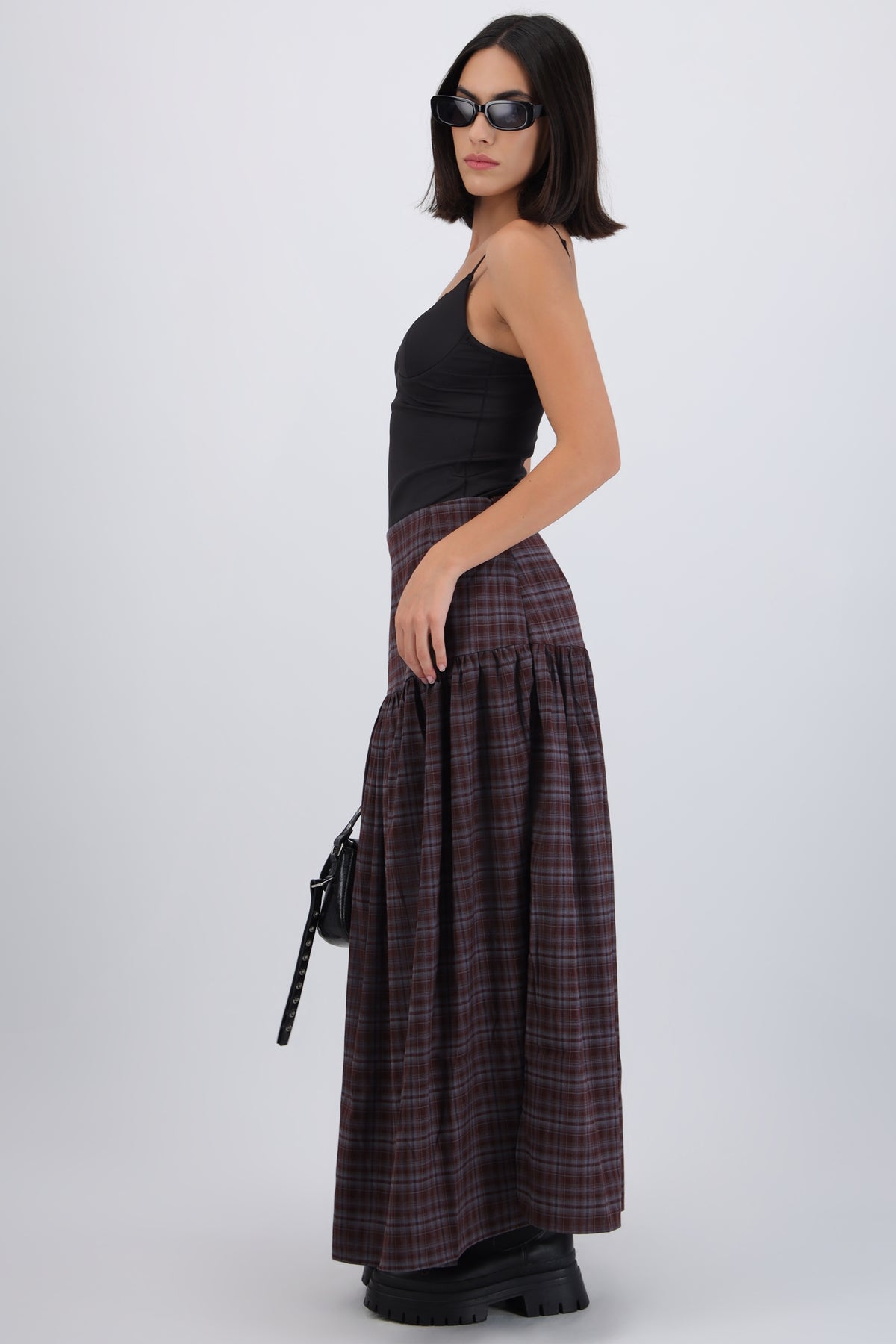 Falda maxi cuadros detalle corte VINO