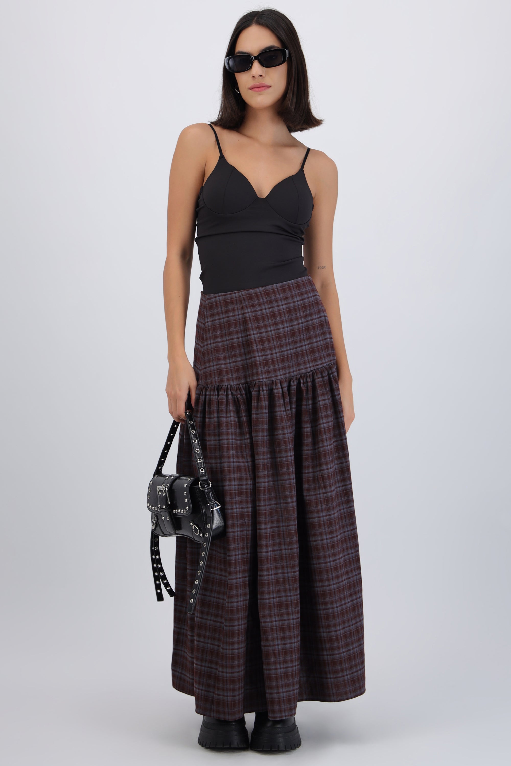 Falda maxi cuadros detalle corte VINO
