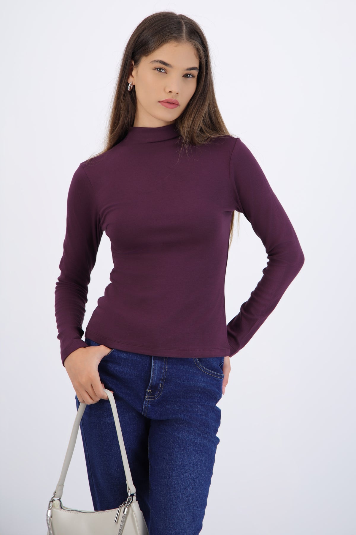Top manga larga cuello alto UVA