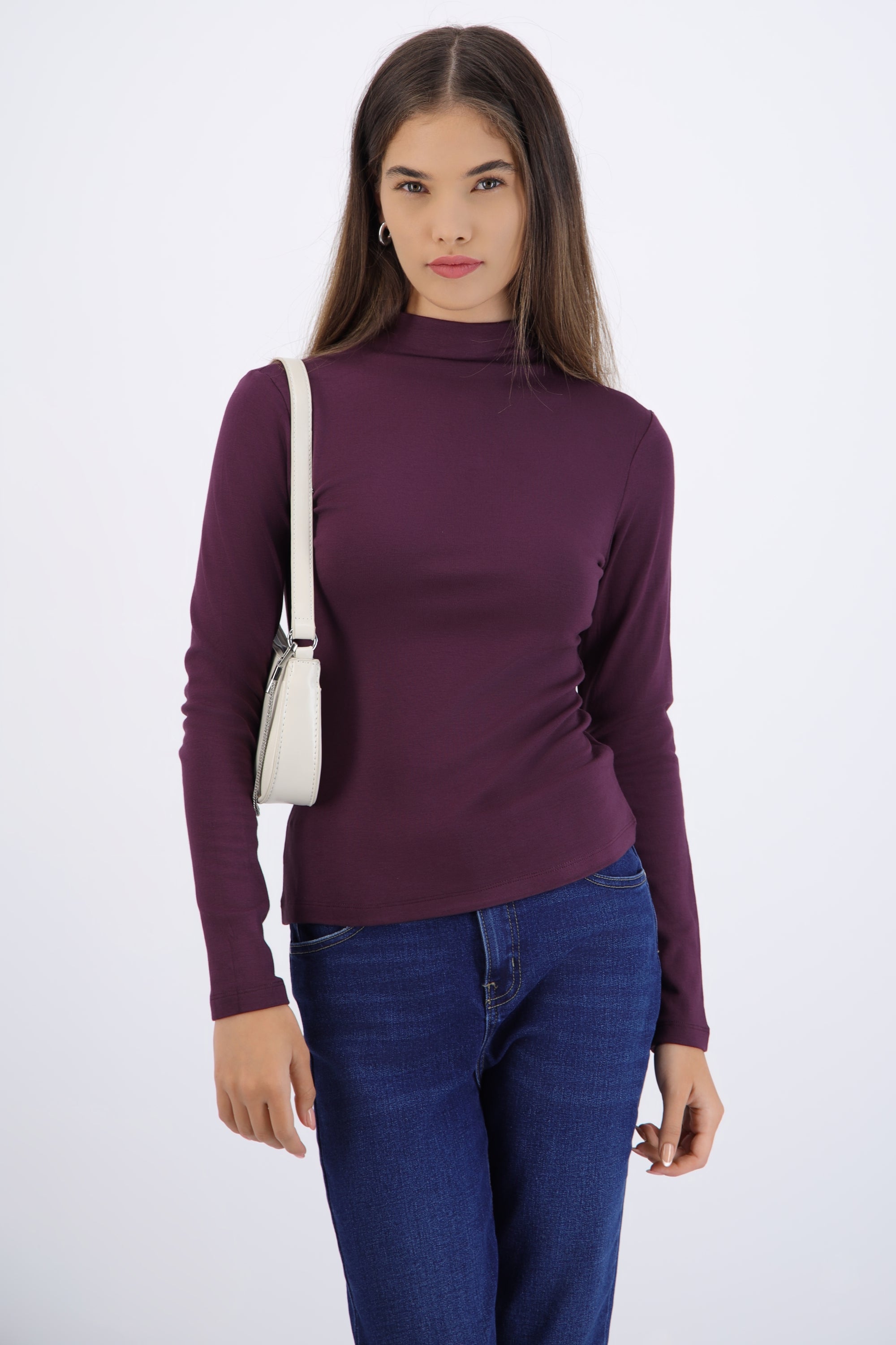 Top manga larga cuello alto UVA