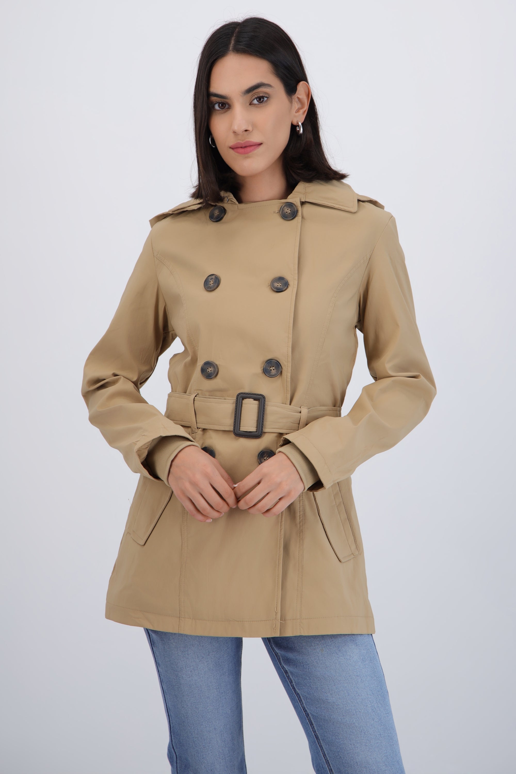Gabardina midi con peluche detalle botones