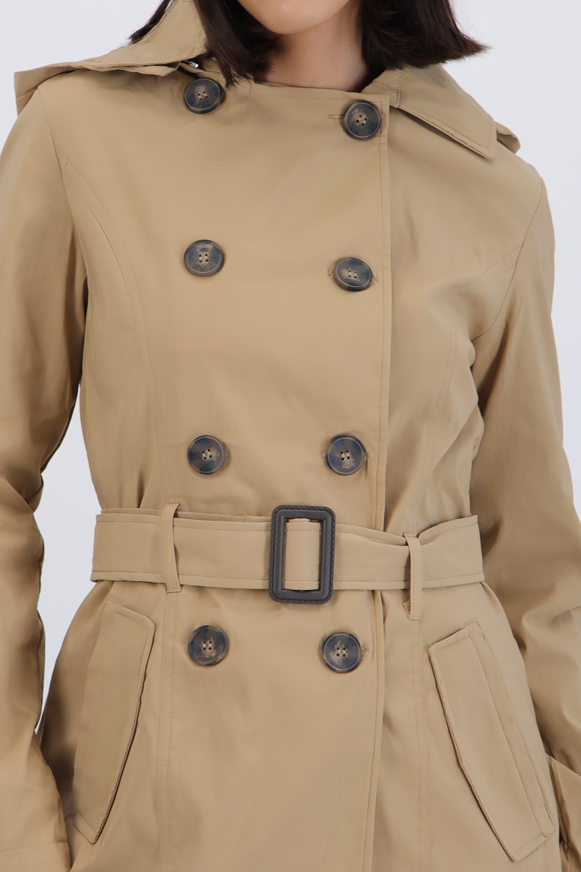 Gabardina midi con peluche detalle botones