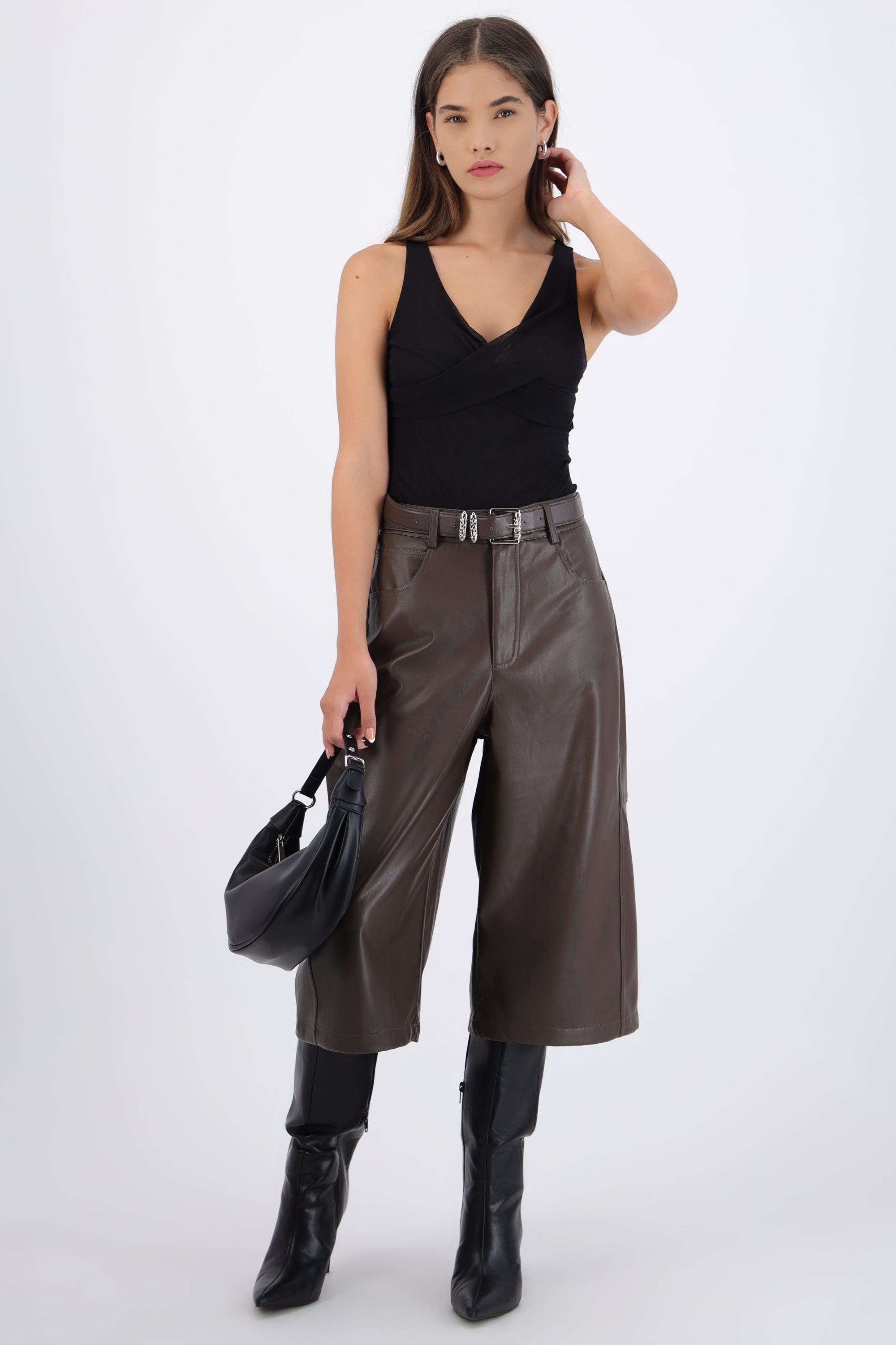 Bermuda PU detalle cinturón