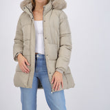 Puffer larga detalle gorro peluche