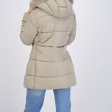 Puffer larga detalle gorro peluche