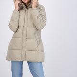 Puffer larga detalle gorro peluche