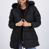 Puffer larga detalle gorro peluche