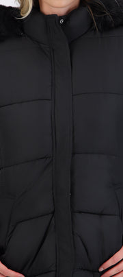Puffer larga detalle gorro peluche