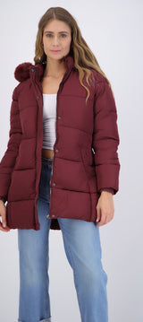 Puffer larga detalle gorro peluche
