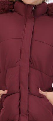 Puffer larga detalle gorro peluche