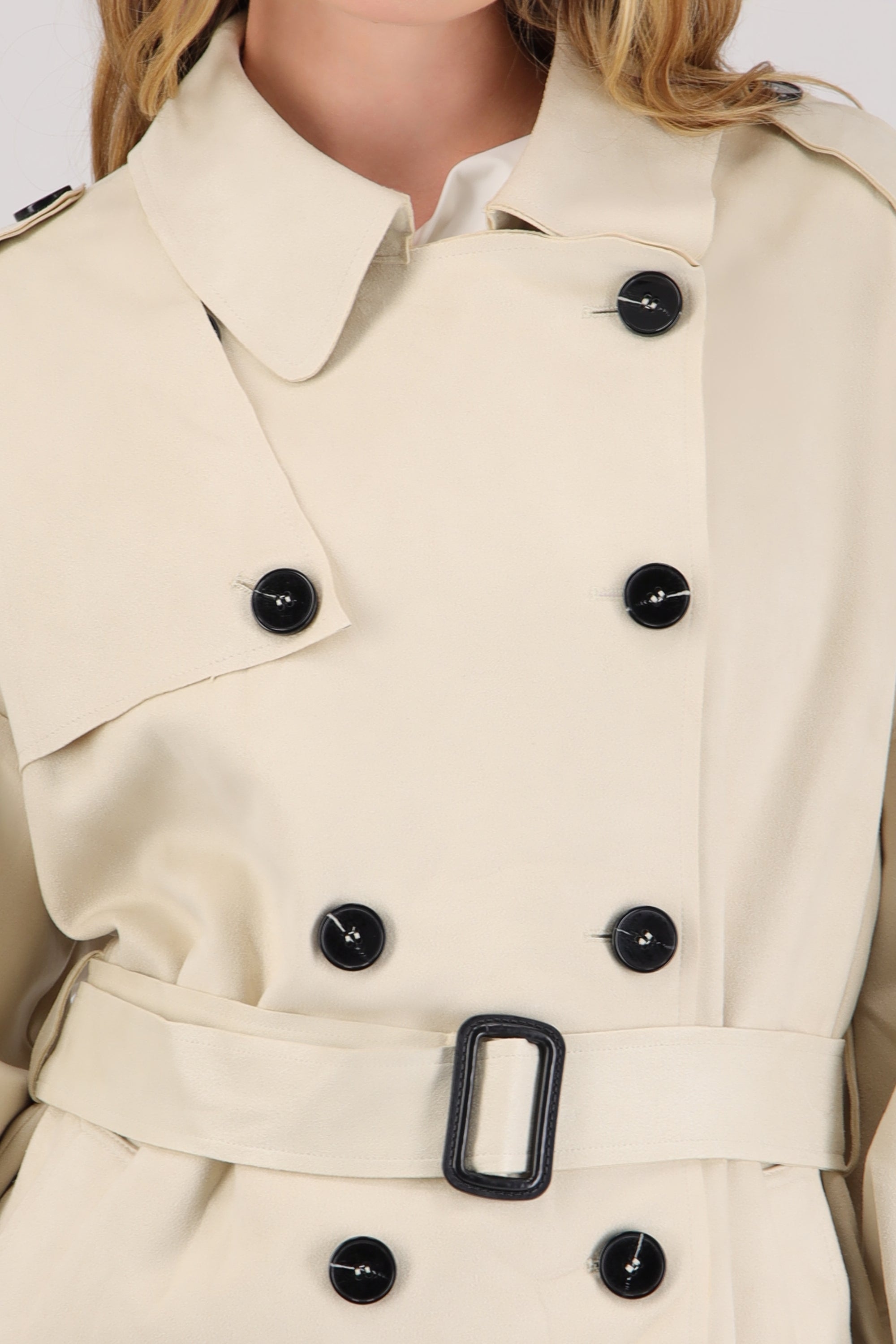 Gabardina suede detalle cinturon HUESO