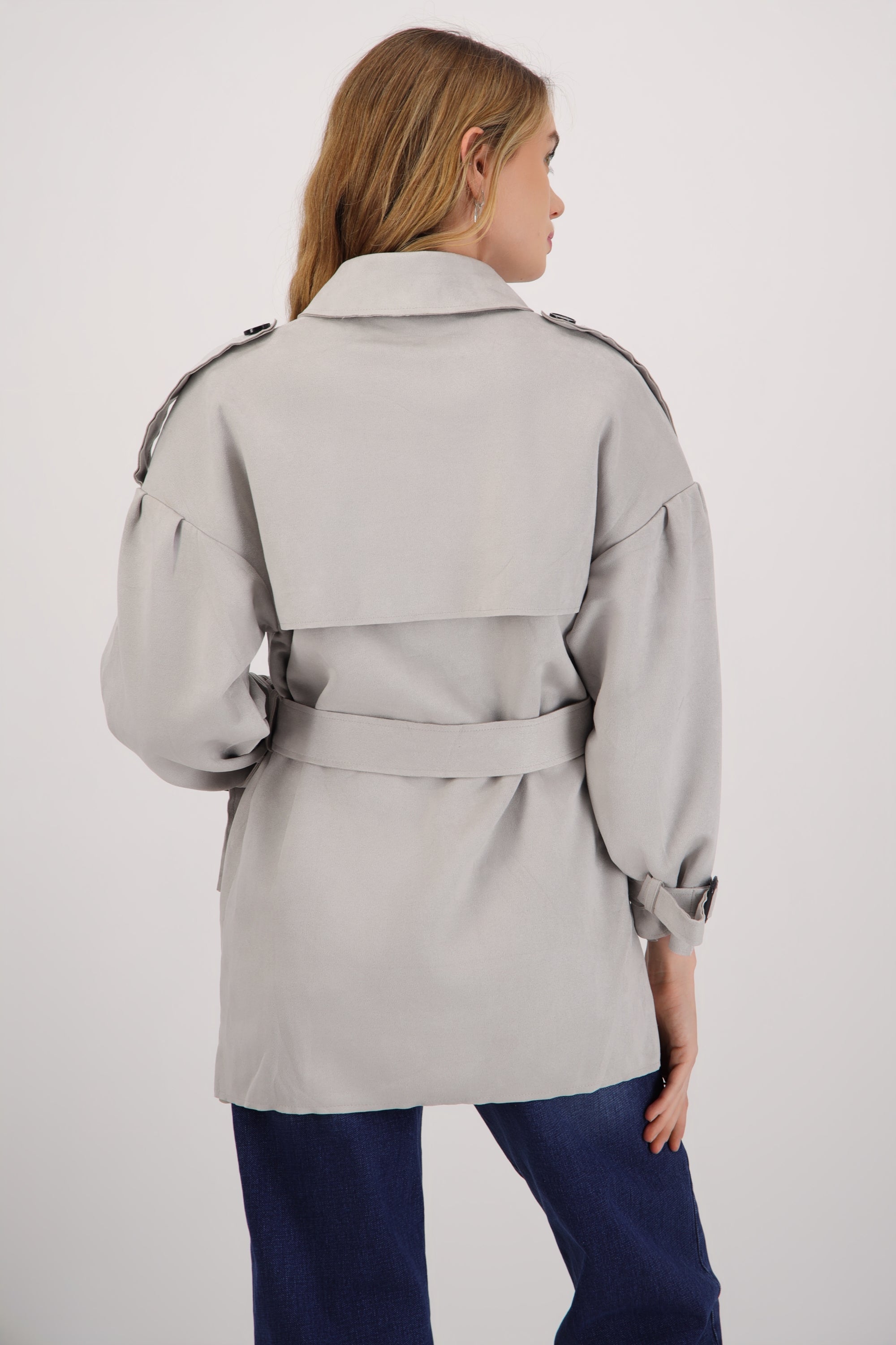Gabardina suede detalle cinturon GRIS