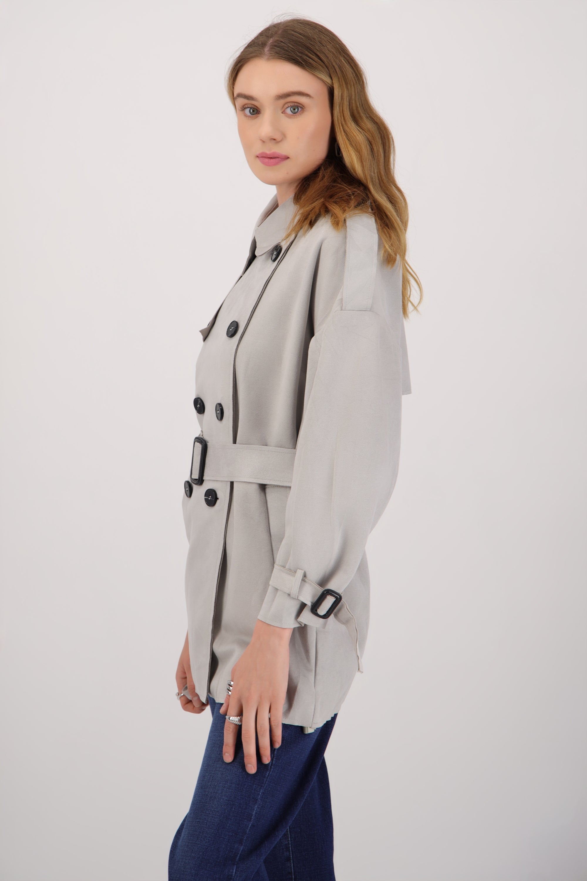 Gabardina suede detalle cinturon GRIS