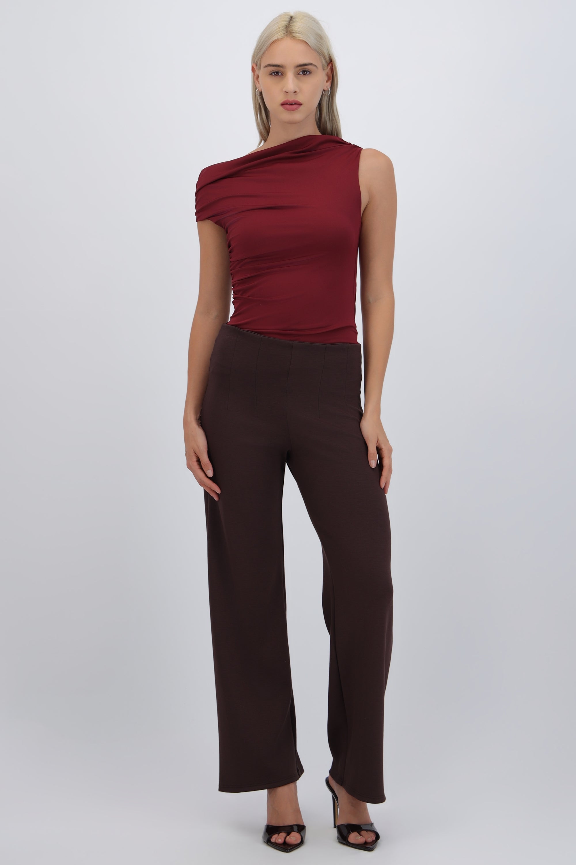 Pantalón wide detalle pinzas