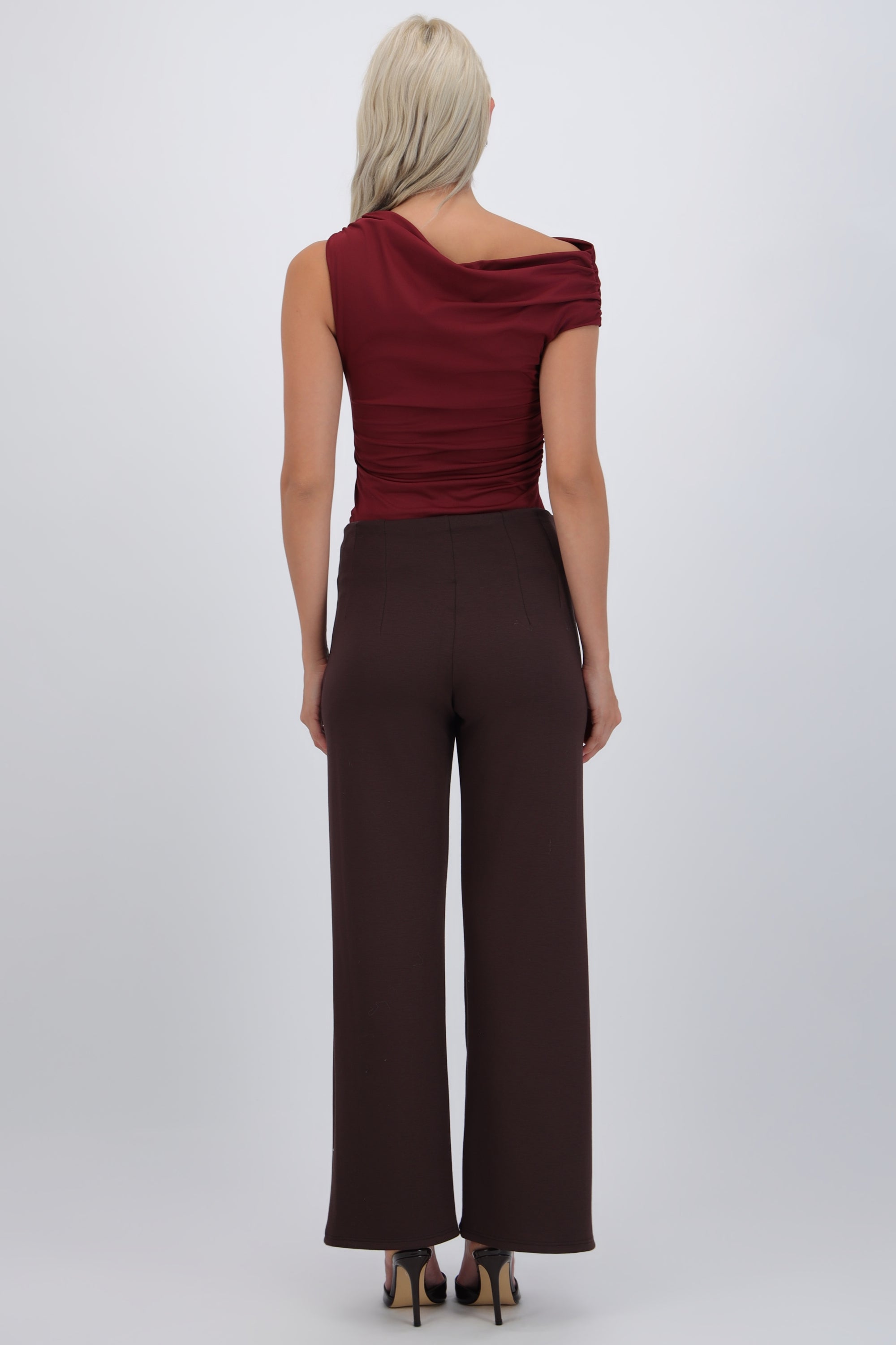 Pantalón wide detalle pinzas